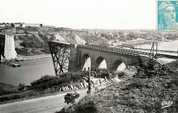 21 Pont La Roche-Bernard détrui